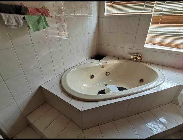 4 BEDROOM HOUSE FOR SALE IN ZINNIAVILLE